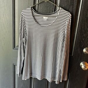 Chico’s black & white houndstooth patterned top, size 2 (12 normally)
